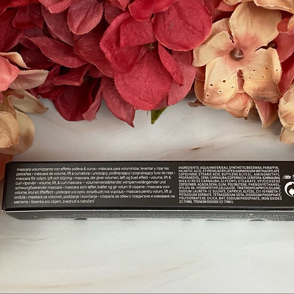 Fenty Beauty Full Frontal Volume Lift & Curl Mascara in Cuz I'm Black - Picture 8 of 10